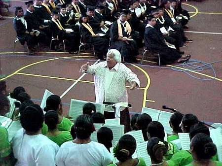 HC Pulefaasisina Palauni “Brownie” Tuiasosopo conducts the College’s choir